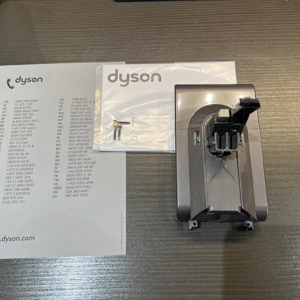 Brand New Dyson Replacement Battery Power Pack and Screws assembly Pack for V8